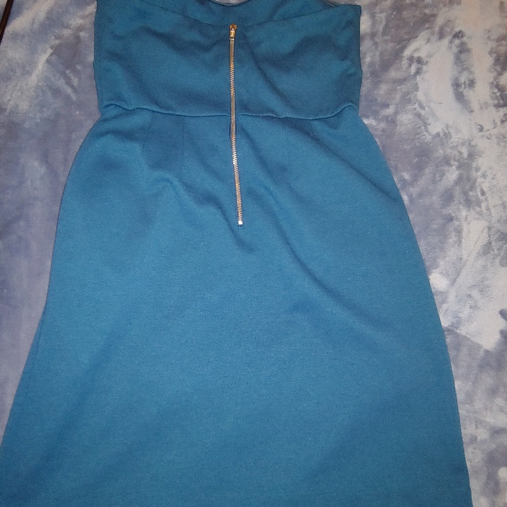 Dress - Picture 2 of 2